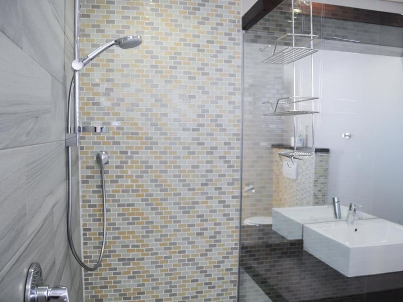 GUESTHOUSE FOR SALE - Photo 6