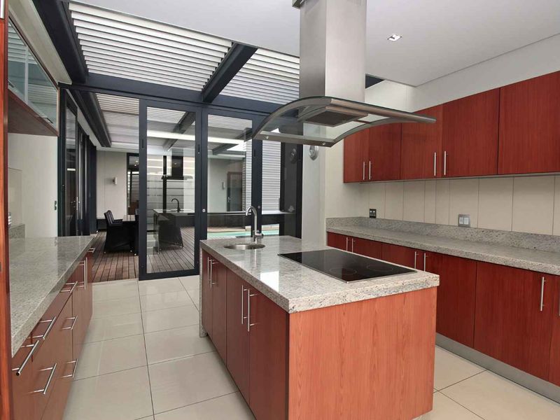 SKY HIGH SOPHISTICATION. Penthouse Living above it all - Photo 7