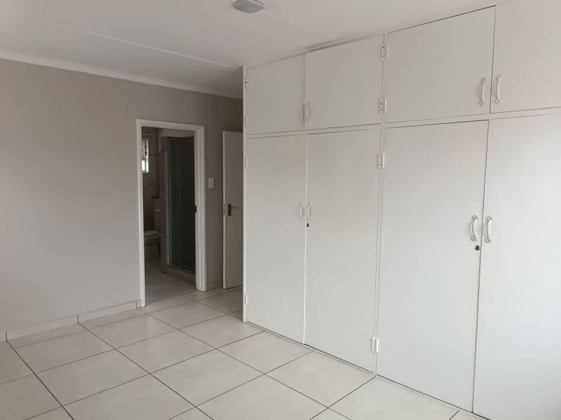 Newly Renovated Family Home - Photo 7