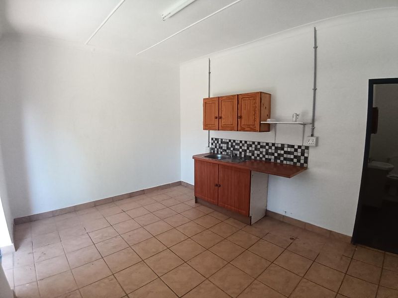 BACHELOR APARTMENT - Photo 4