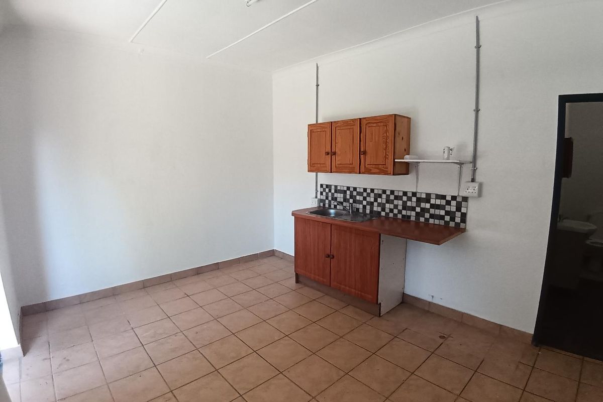BACHELOR APARTMENT - Photo 4