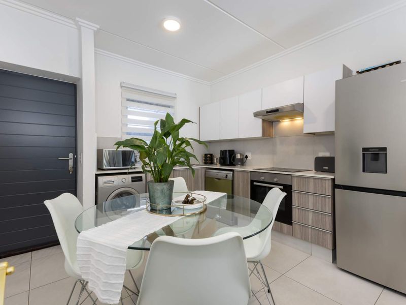 A MODERN 2 BEDROOM, 2 BATH GROUND FLOOR APARTMENT - SOUNDS LIKE A FANTASTIC FIND! - Photo 5