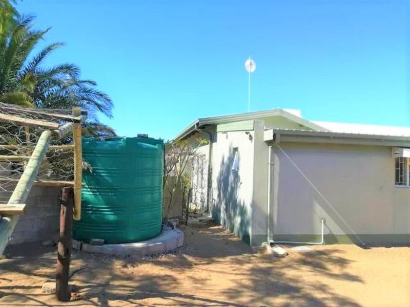 House with Flat for Sale in Westdene, Keetmanshoop - Photo 7