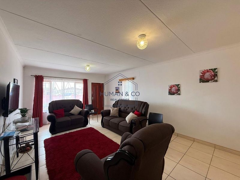 Very neat and well-maintained 3 bedroom home in Narraville; Walvis Bay - Photo 3