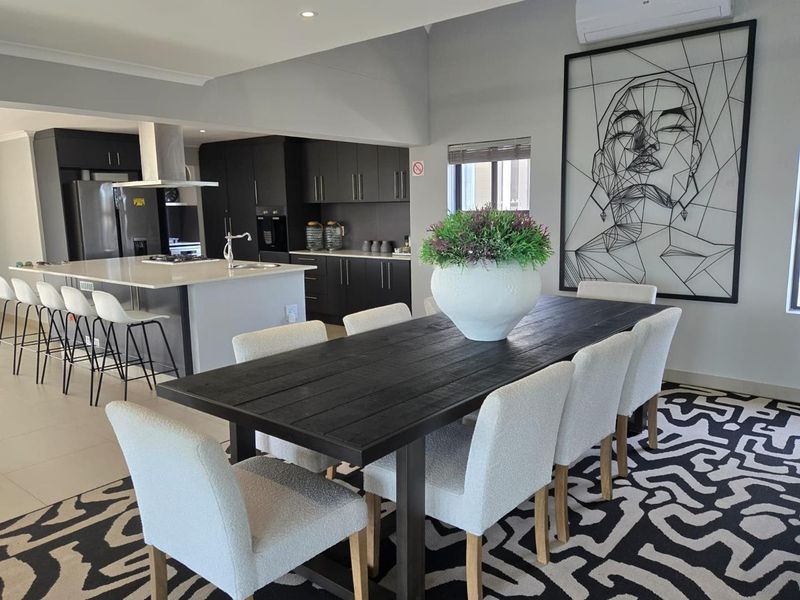 Luxury Living by the Sea - Photo 3