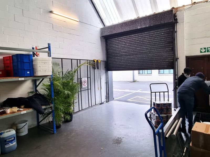 Double Volume Industrial Warehouse in Secure Complex - Photo 3