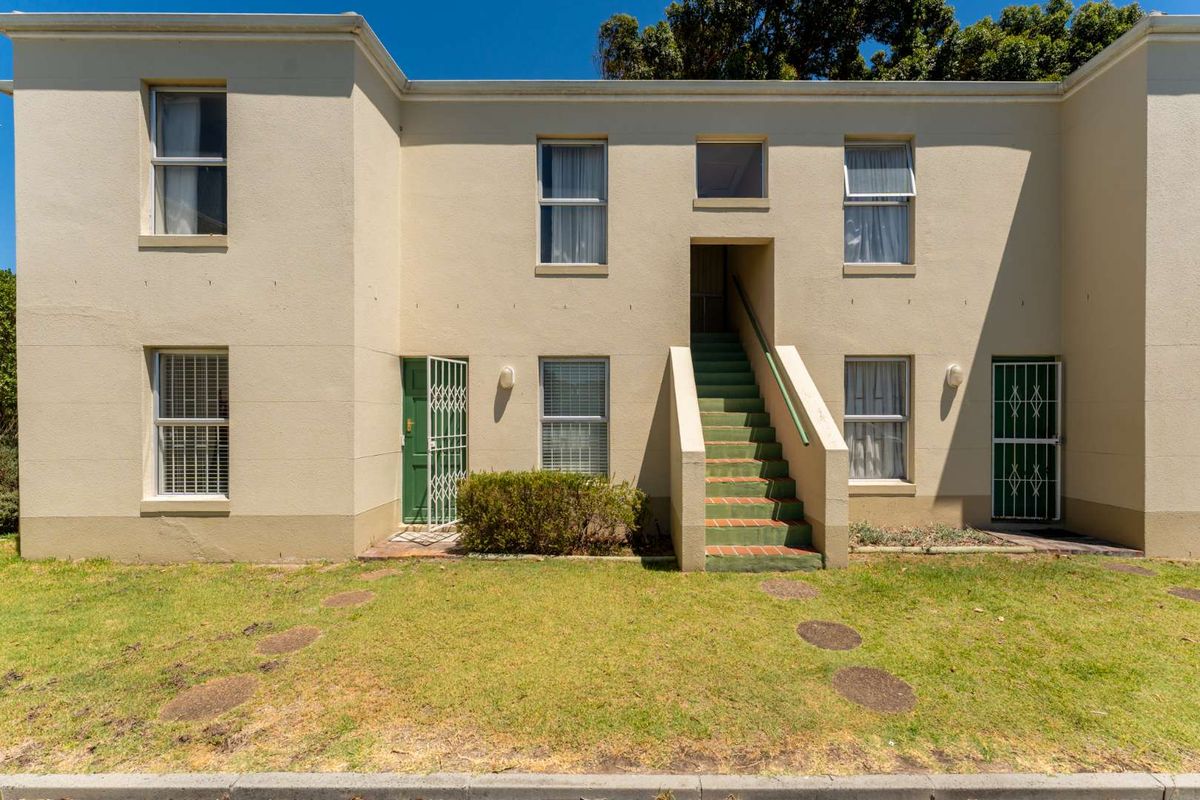 Excellent Financials | 3 Bedroom | Investors Dream | Air Bnb Friendly - Photo 2