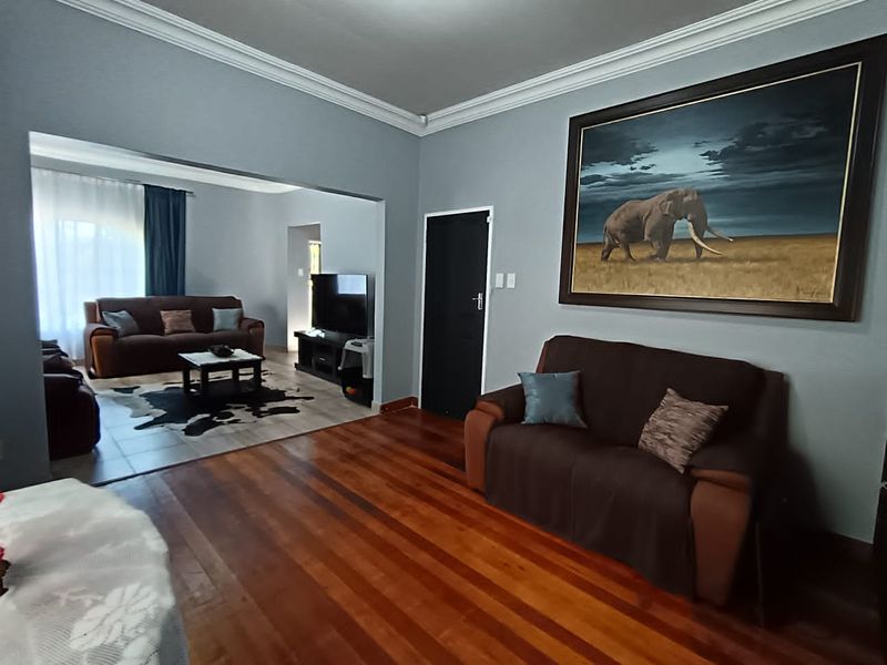 Stunning Family Home with Flexible Living Options - Photo 7