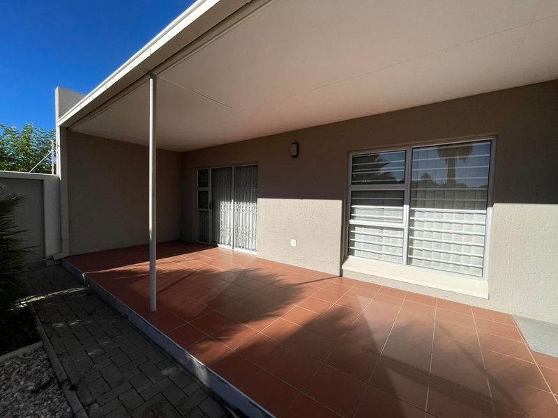 ONE LEVEL TOWNHOUSE FOR SALE - Photo 3