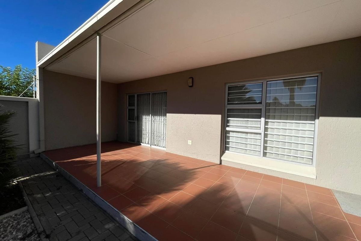 ONE LEVEL TOWNHOUSE FOR SALE - Photo 3
