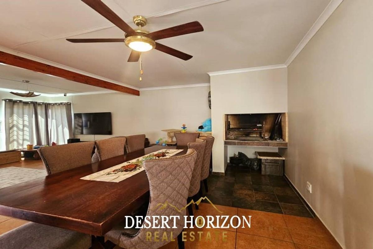 Walvisbay, Fairways Estate |  Beuatiful Family home for sale - Photo 3