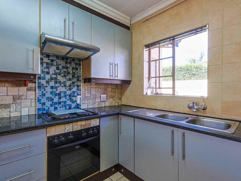 Charming 2 Bedroom Townhouse in Wierda Crest Estate - Photo 8