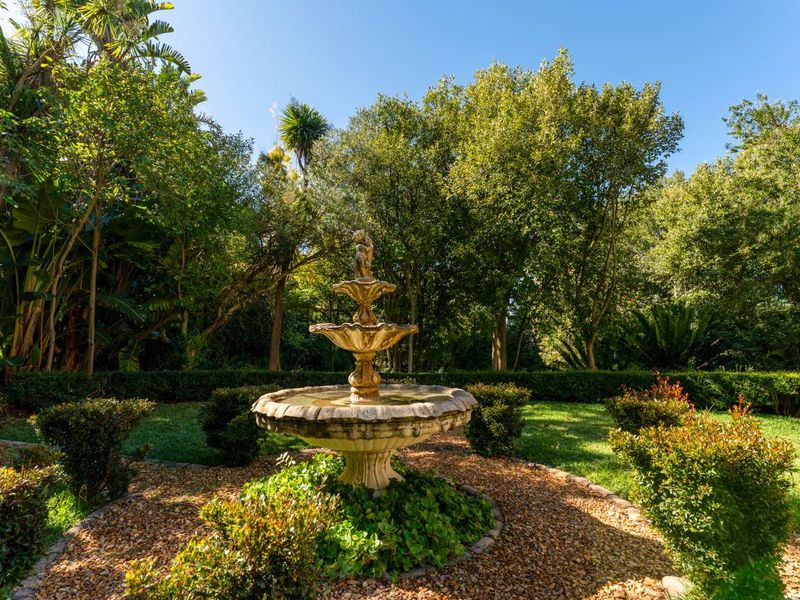 Exclusive Constantia Residence with Expansive Gardens and Exceptional Views - Photo 3