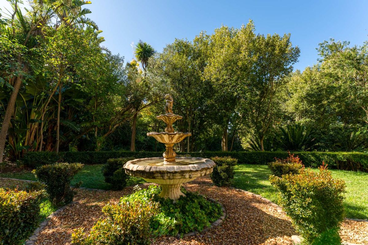 Exclusive Constantia Residence with Expansive Gardens and Exceptional Views - Photo 3