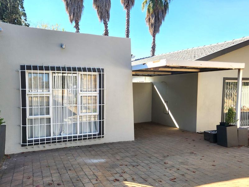 Owner asking R 1 890 000-00 Considering offers from R 1 700 000.00 - Photo 3
