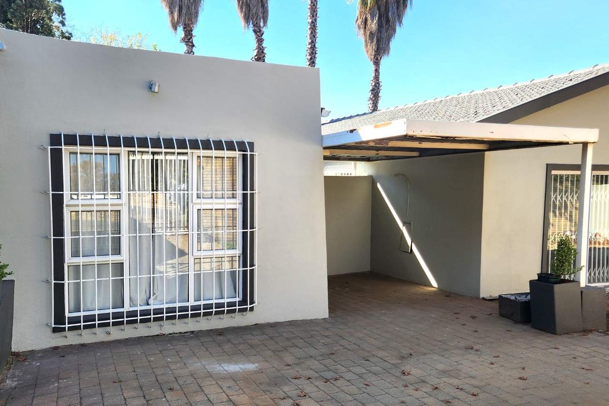 Owner asking R 1 890 000-00 Considering offers from R 1 700 000.00 - Photo 3