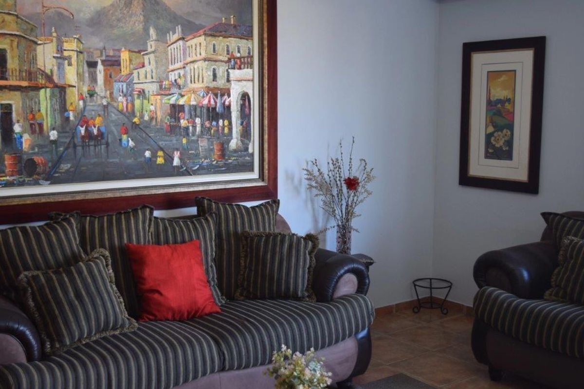 24 Bedroom Guesthouse with Sea View - Photo 4