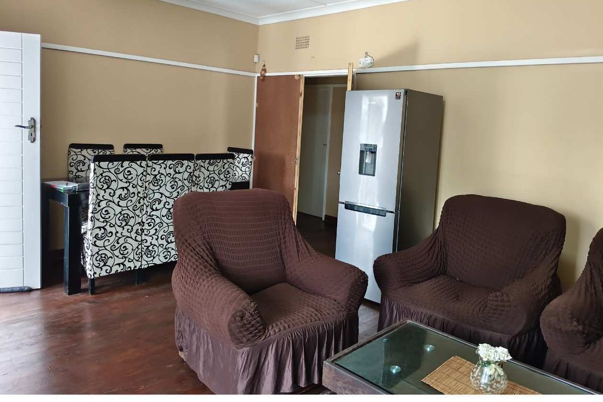 Revamped Family Home with 2 Cottages - Photo 5