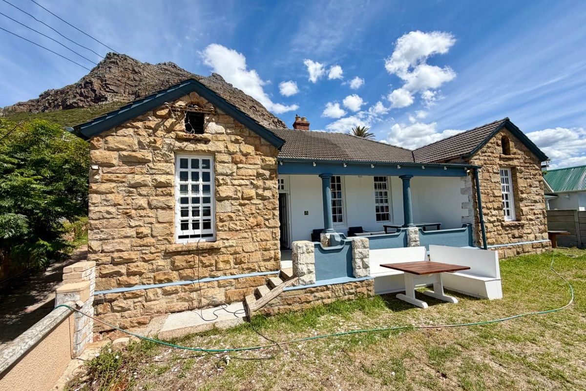 Extra Large Victorian Stone Cottage available with flexible rental periods: - Photo 5