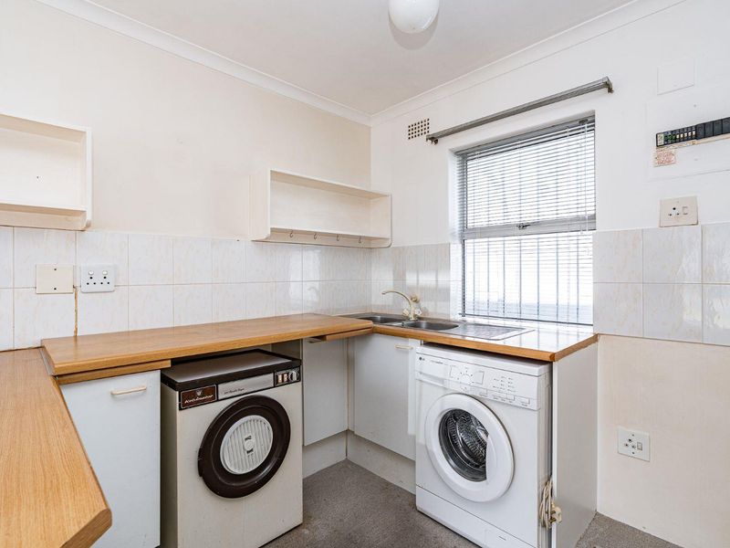 Safe & Secure Ground Floor Apartment - Photo 3