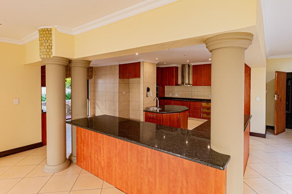 Beautiful 7 bedroom at Dainfern Golf Estate - Photo 5