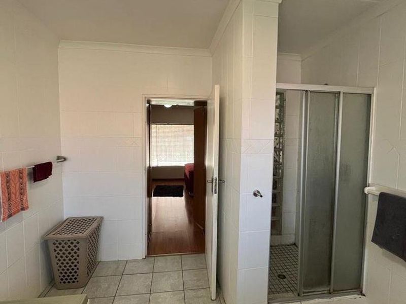 4 Bedroom 2 bathroom family home - Photo 6