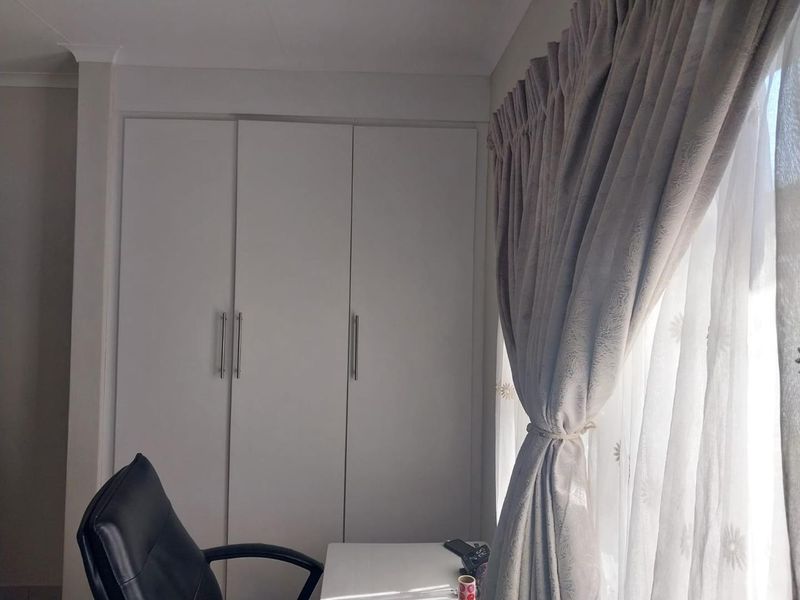 NEW MODERN TOWNHOUSE - Photo 9