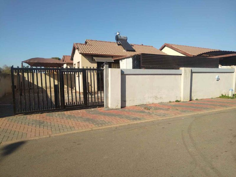 2 bedrooms house for sale in Soshanguve VV - Photo 3