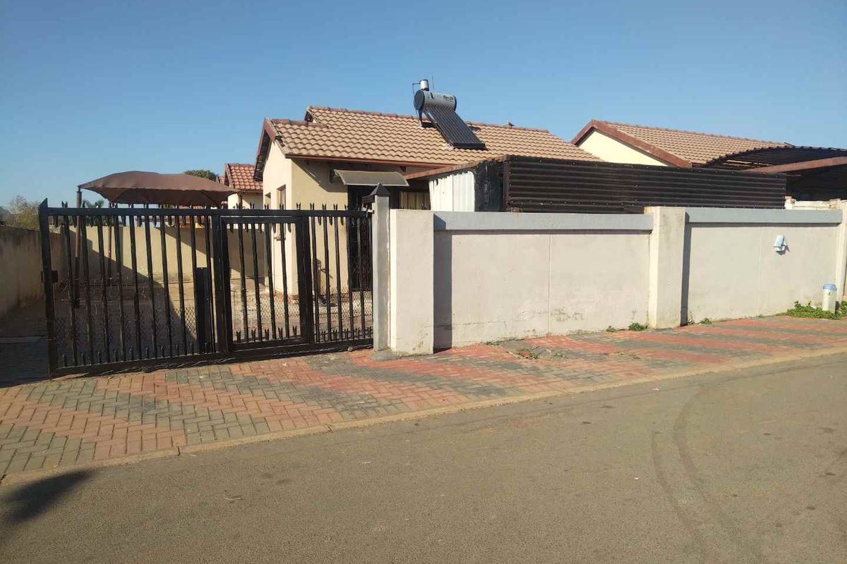 2 bedrooms house for sale in Soshanguve VV - Photo 3
