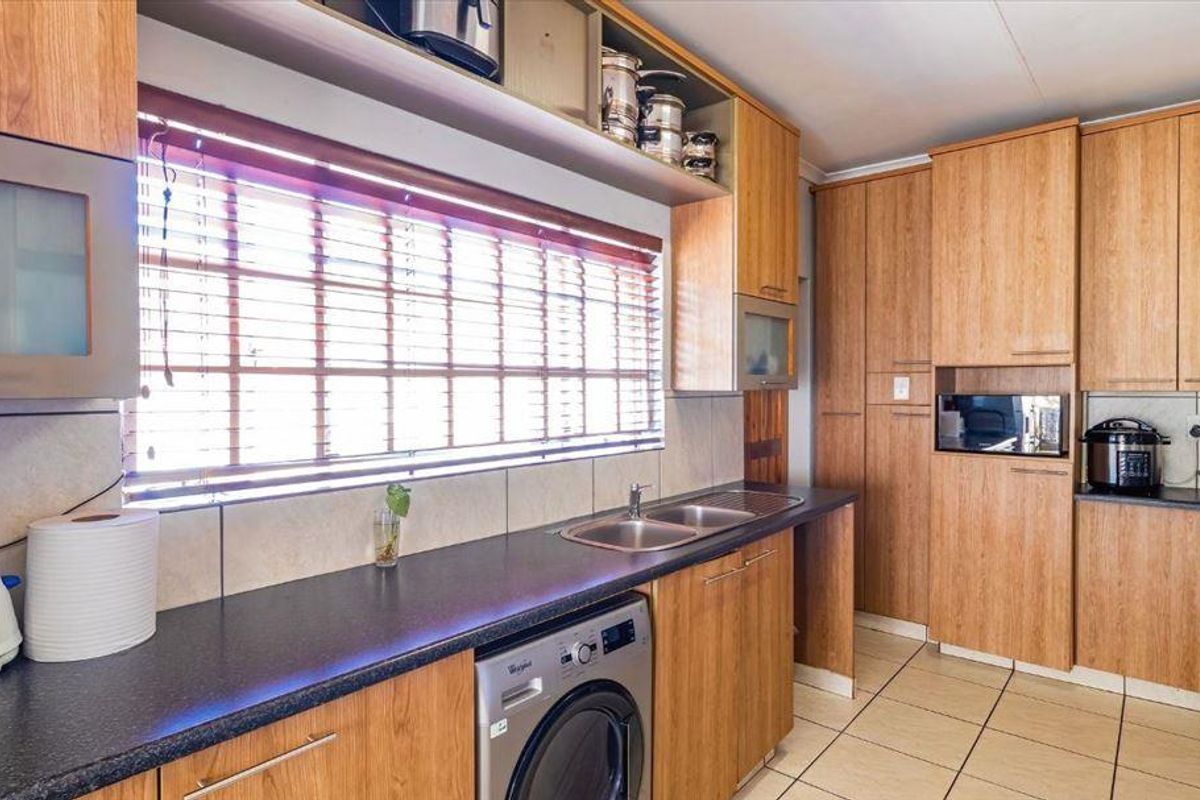 A SPACIOUS HOUSE - Photo 3