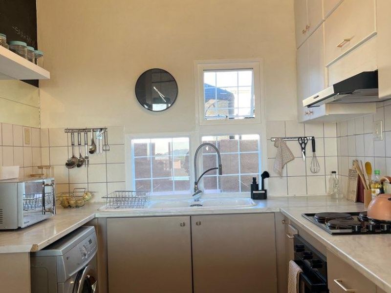 Fully Furnished Duplex with Stunning Views – Windhoek West for Rent ! N$ 20 000 pm - Photo 4