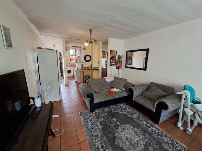 2 Bedroom Apartment For Sale - Photo 2