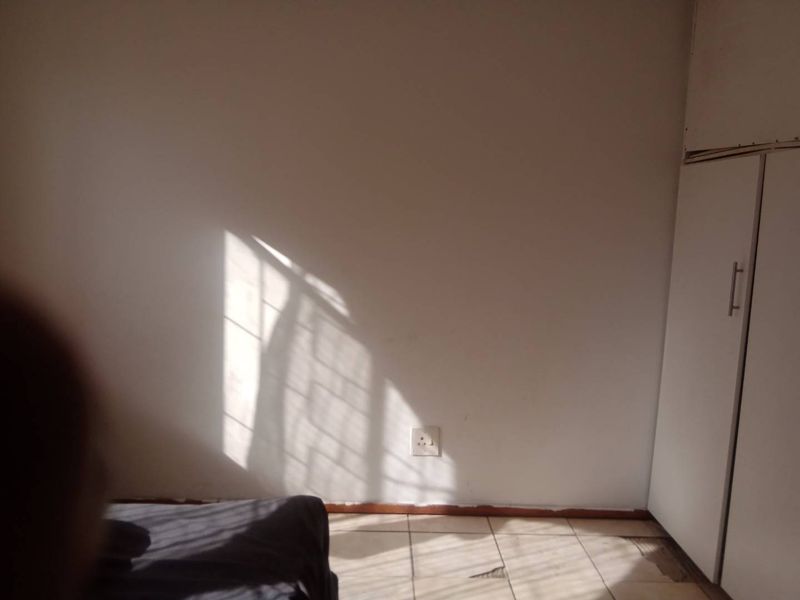 2 Bedroom In Morningside - Photo 5