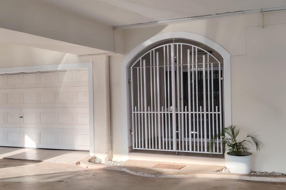 Stunning 3-Bedroom Apartment for Rent in Umhlanga - Photo 2