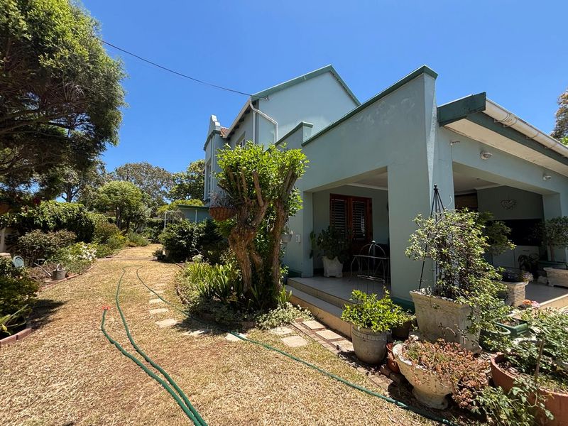 Family Home with Two Cottages in Prime Mill Park - Photo 4