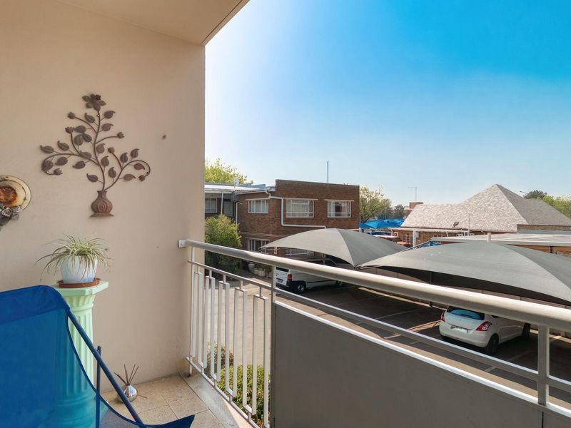 Charming First-Floor Apartment with Private Balcony & Garage! - Photo 9