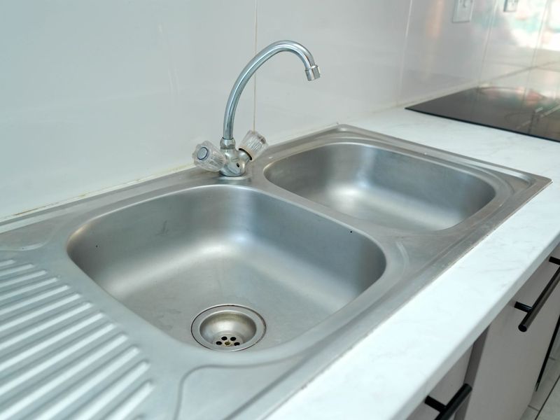 LOCK & GO Immaculate 3-Bedroom APPARTMENT in DERSLEY PARK - Photo 7