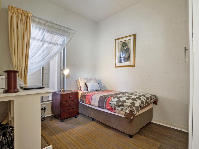 TOP FLOOR APARTMENT IN THE BOUNDARY LONEHILL AREAS - Photo 8