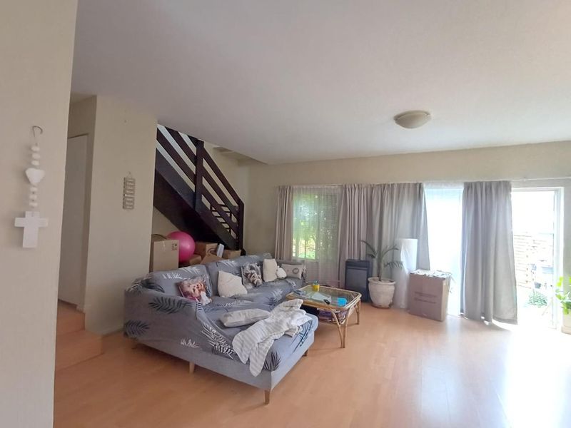 Charming Duplex Living in Sought-After Bromhof – Perfect for Families - Photo 6