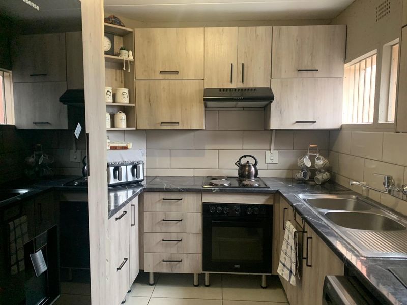 Stunning 3-Bedroom Apartment for Sale in Winchester Hills - Photo 3