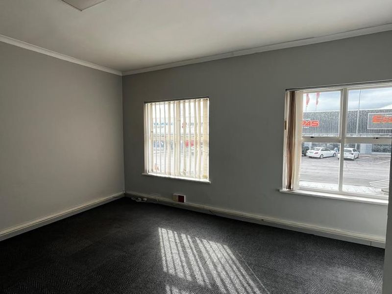 Elevate Your Business at Salgar House – Prime Newton Park Location! - Photo 8