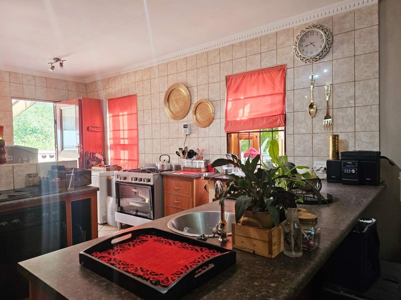 Elegant Sandstone Home with Flair and Family Appeal and a Flatlet - Photo 8