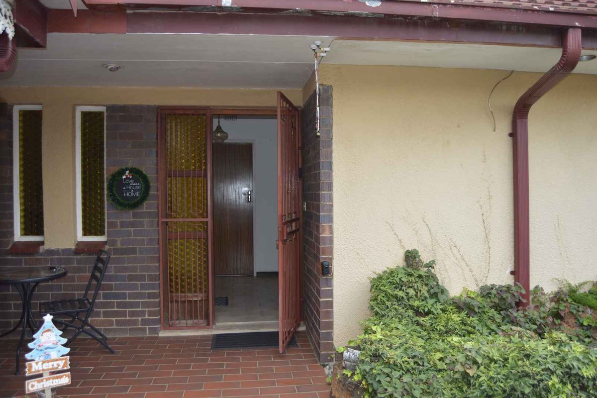 A Home That Tells Two Stories - Photo 3