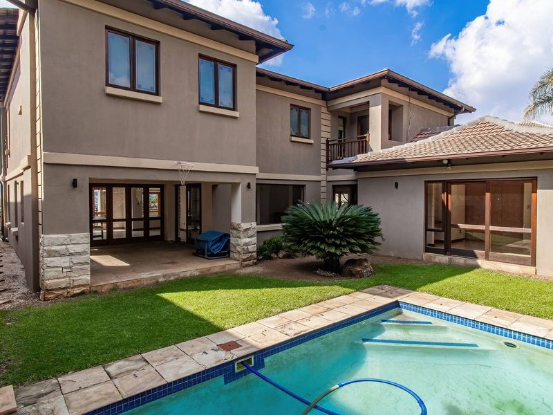 Expansive Luxury Living with Breathtaking Elevated Views - Photo 2