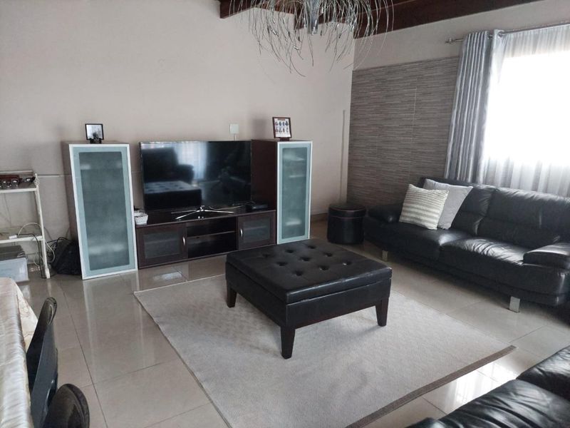 Well Located, Well Built, Well Maintained! - Photo 3