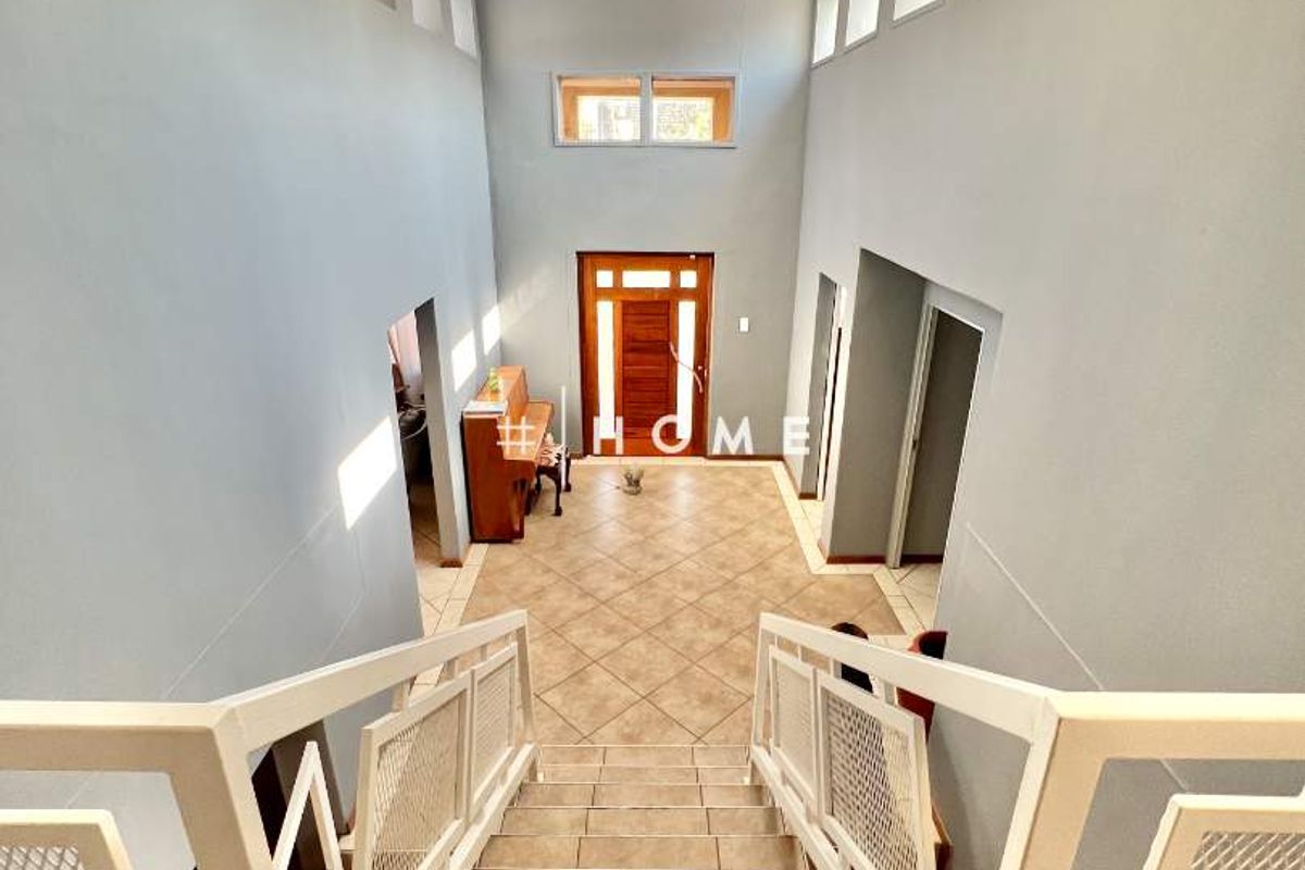 Family Home for sale near Windhoek Gimnasium - Photo 4