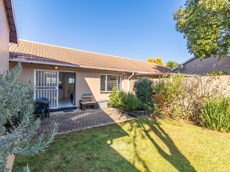 Spacious 1 Bedroom Townhouse with Expansive Private Garden | Sunrock Village Gem - Photo 1