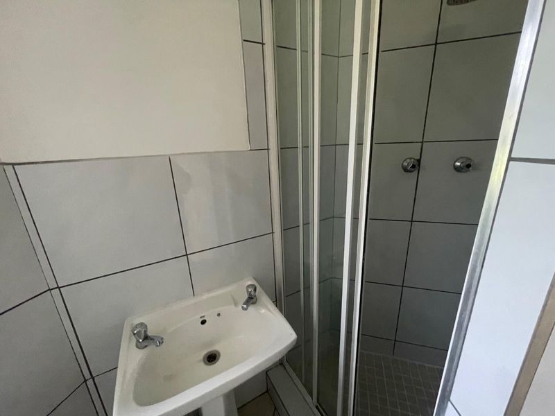 UNFURNISHED 2 BEDROOMS GROUND FLOOR - Photo 10