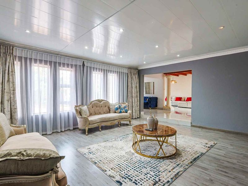 Prime Waterkloof Ridge Living with Space, Potential & Prestige - Photo 7