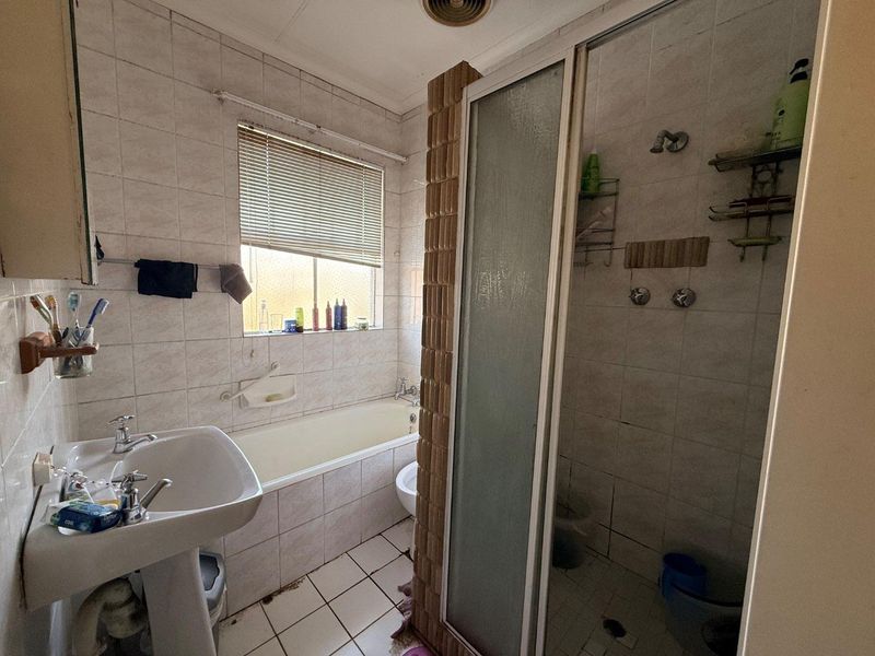 Spacious 3-Bedroom Duplex Townhouse with Private Garden - Photo 9
